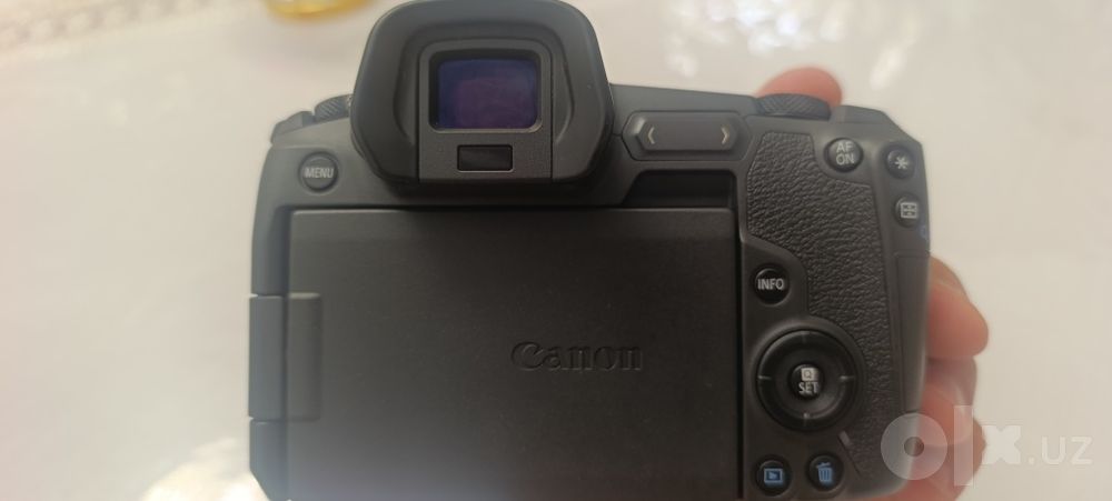 Canon EOS R  (body)