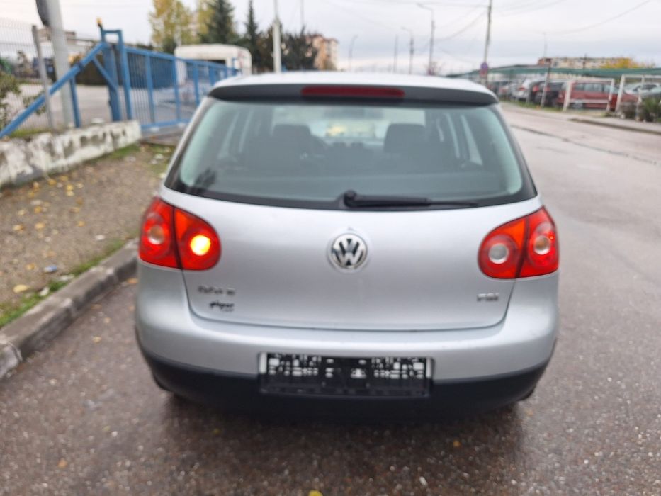 Vând  autoturism Golf  5