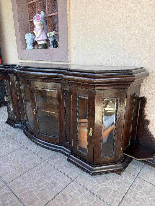 Comoda stil cu geamuri cristal restaurata