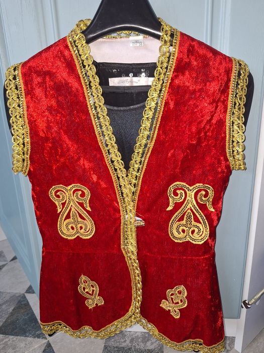 Продам жилетку для девочек