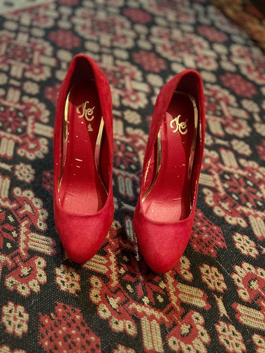 Обувки на висок ток