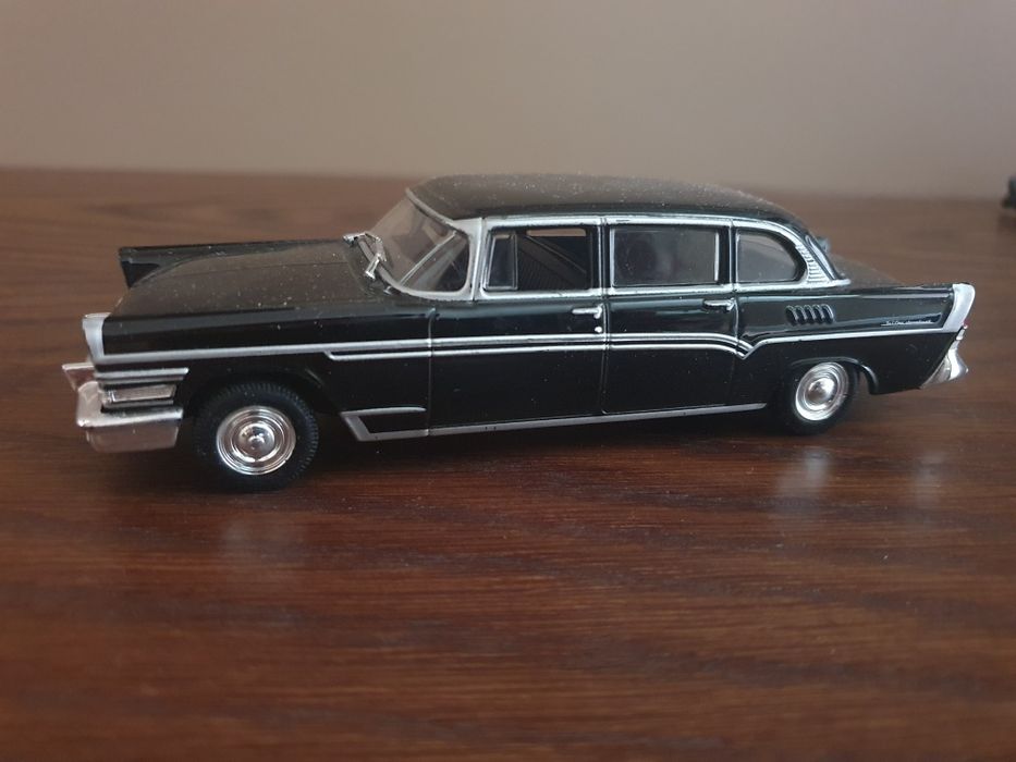 Продам модели машин зил и бугатти