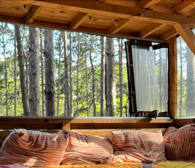 Стационарна Каравана с Веранда на къмпинг "Якото Място"