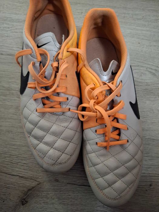 Футболни обувки,