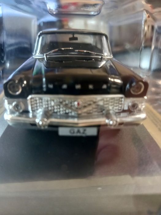 колекционерски метални колички 1;43