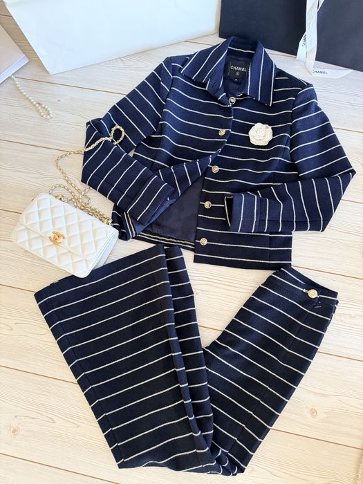 Chanel Blazer si pantalon evazat