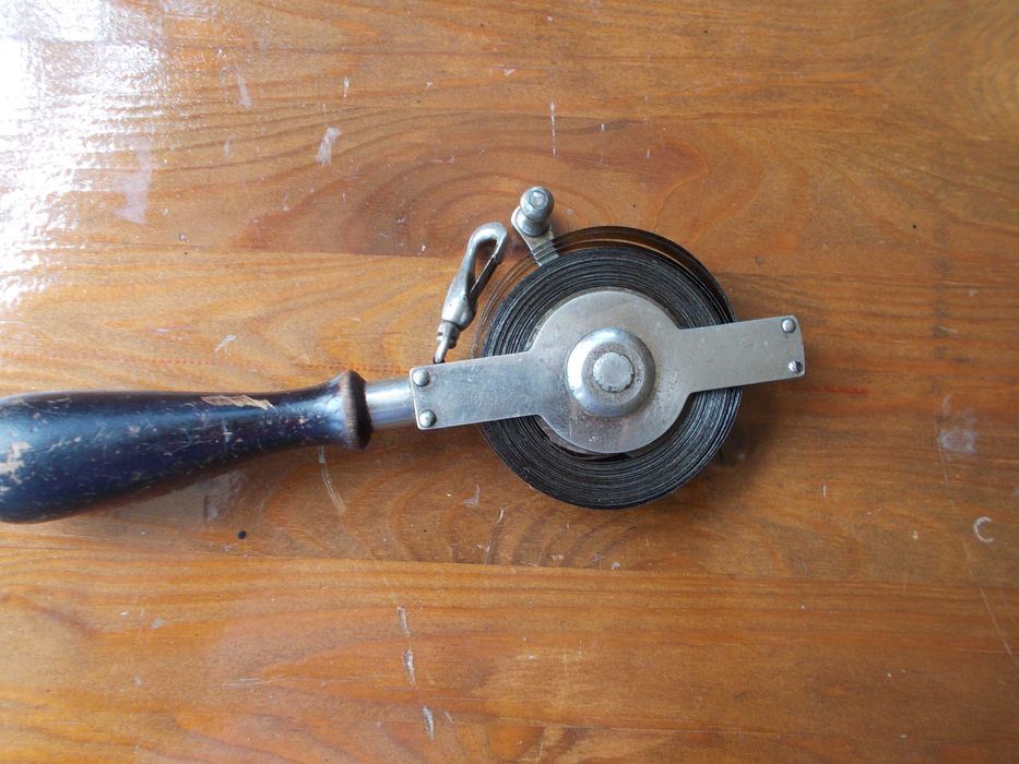 Много стара (80-100 годишна) американска метална ролетка