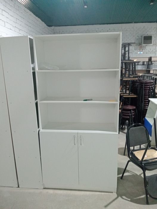 Распродажа офисные фкафы,столы,табуретки