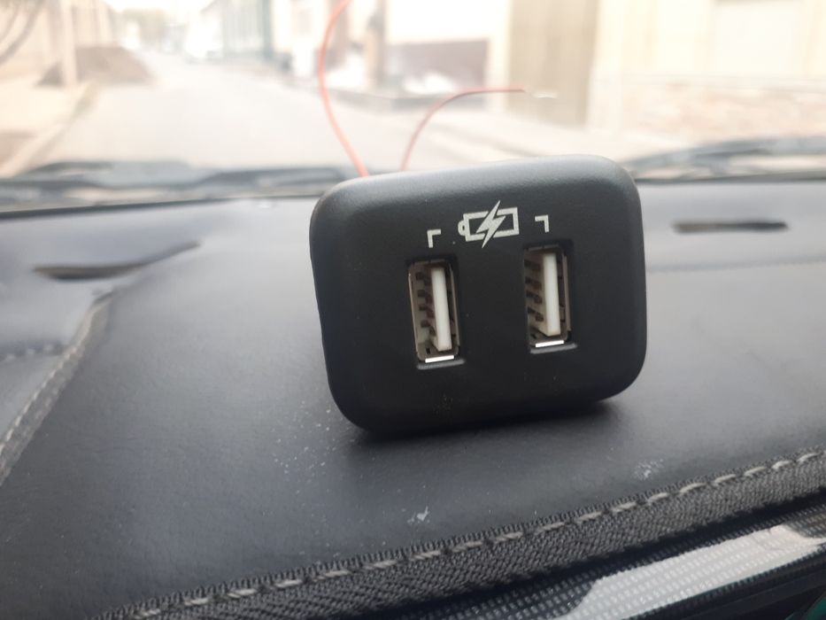 Продам зарядку для телефона от шевроле MALIBU 2.состояние отличное.оче