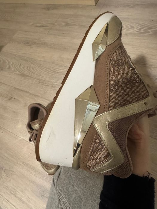 Дамски обувки/маратонки Guess