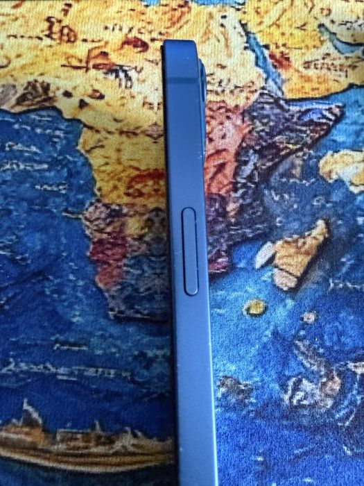 Продам айфон 13