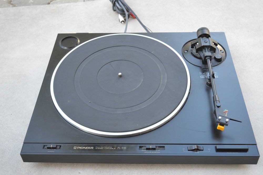 Pick up Pioneer PL 335