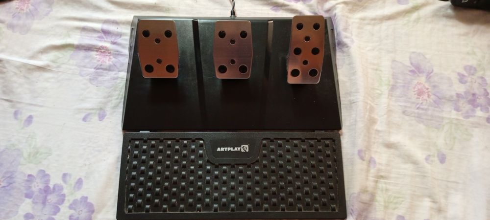 Игровой руль для гонок с педалями и виброотдачей Artplays v-1600 pro