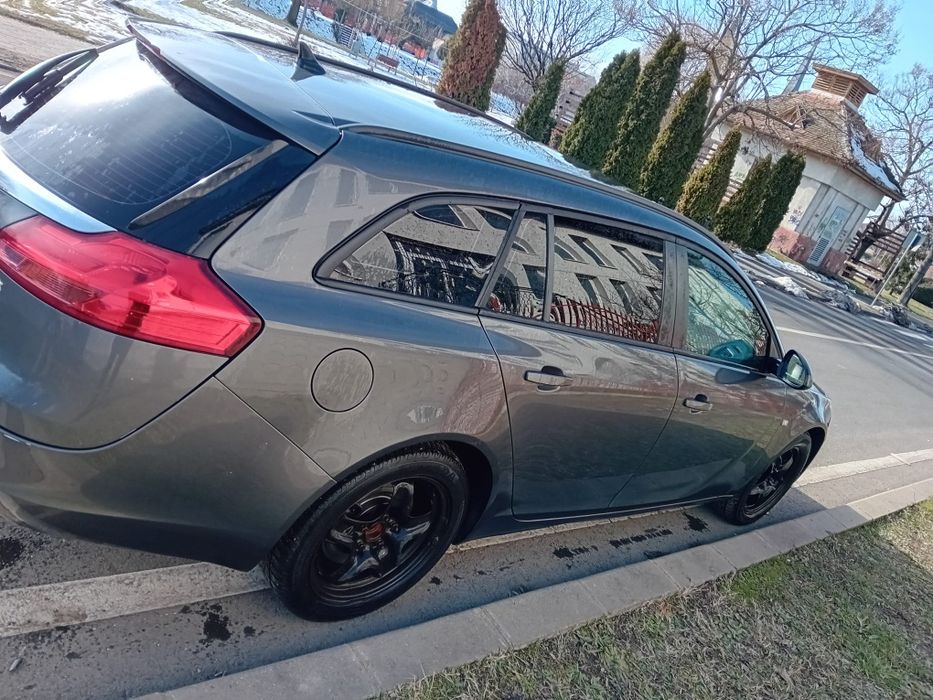 Masina Opel Insignia