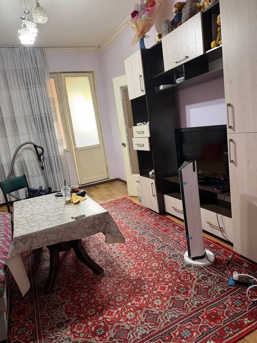 Продается квартира Юнусабад 15 квартал 2в3 комнатная.