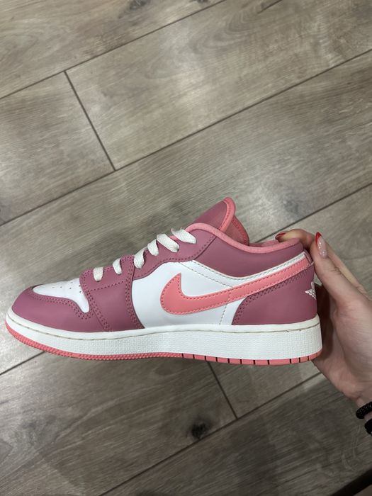 Nike jordan air 1 low dessert berry