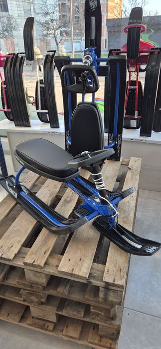 Шейна Снежко ( Чук и Гек) червена и синя