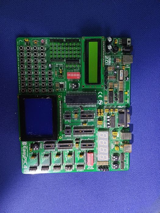 Placa dezvoltare mikroElektronika EasyPIC4 
Este functionala