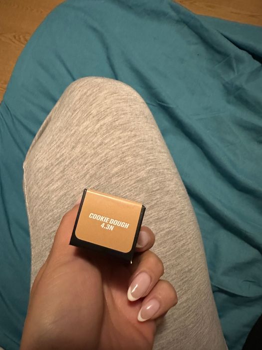 Коректор на hudabeauty