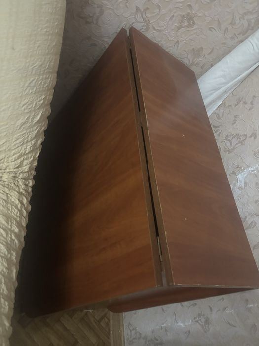 Стол в хорошем состоянии