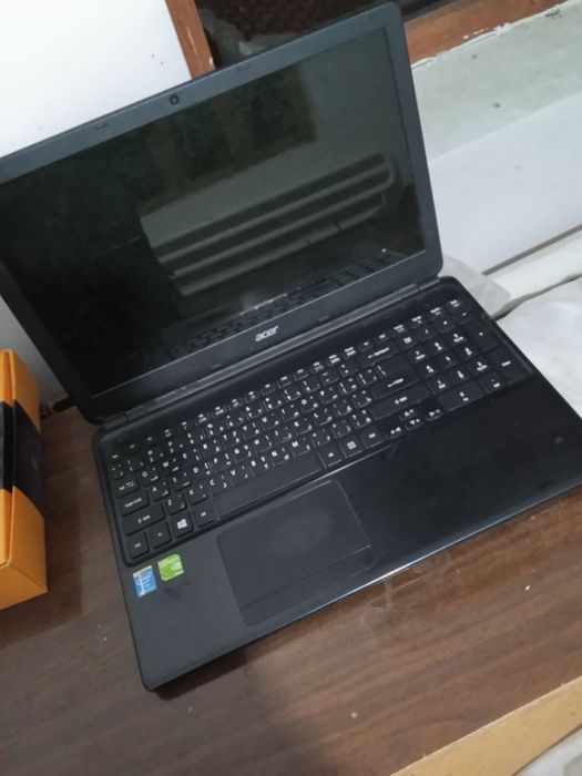 noutbuk  acer sastiyanasi yaxwi