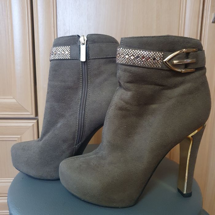 Женские кожаные сапоги и ботинки