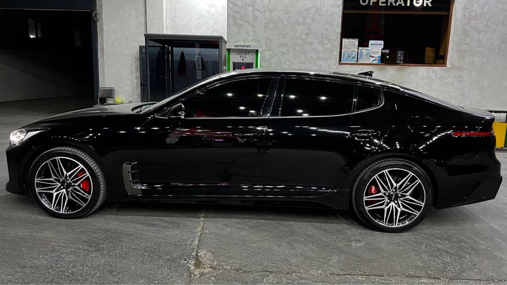 Kia stinger