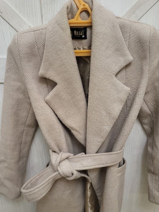 Пальто бежевое женское