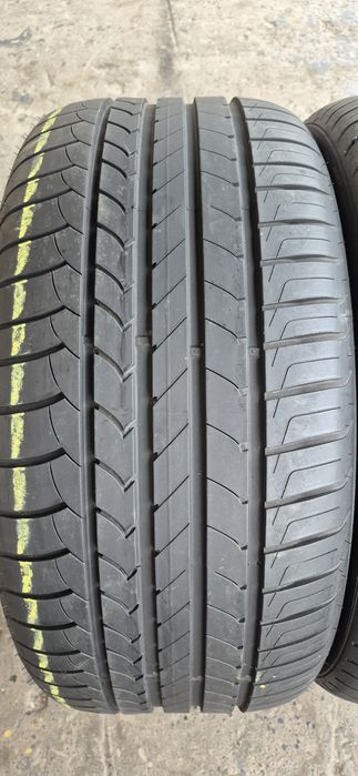 2 anvelope vara runflat Goodyear 275/40/19.Pretul este pe bucata.