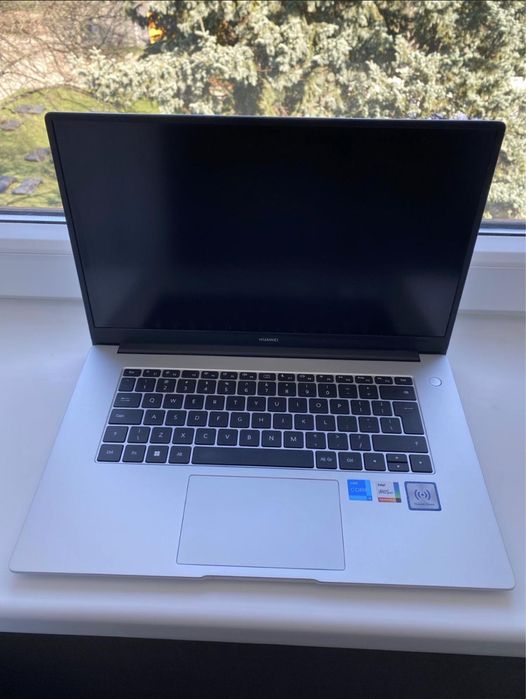 Laptop Huawei D15I5 1135G7 11th gen 8GB ram 512 GB storage iris XE