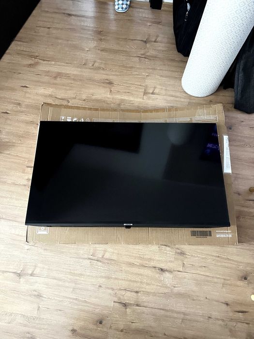 Smart TV Samsung 4K 108cm - Pachet Complet + Accesorii Montare Perete