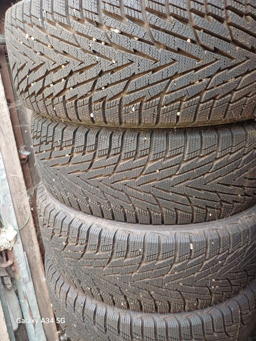 Продам зимние шины R18