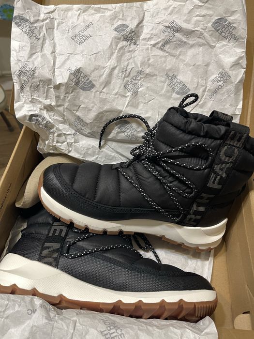 Продам ботинки/ кроссовки женские