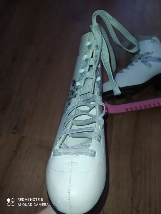 Продам коньки новые