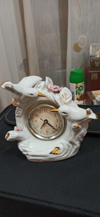 Порцеланов часовник 15 евро