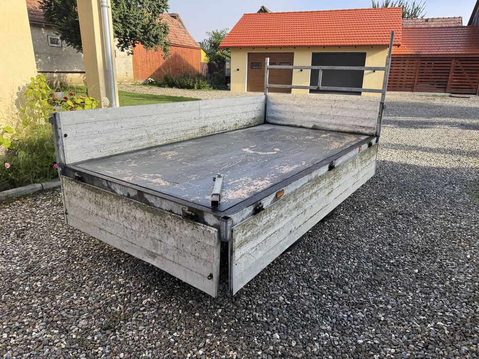 Remorca basculabila trilateral  Hapert     2700 kg