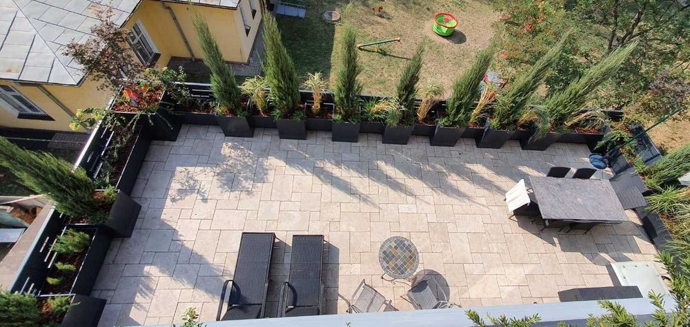 ghiveci plastic/ jardiniera polietilena/ suport ghivece flori