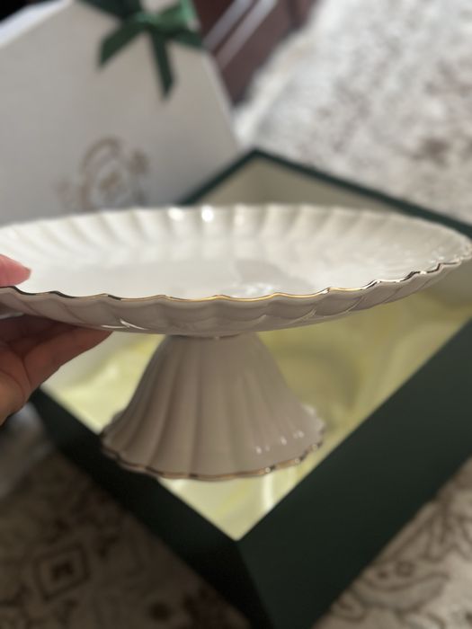 Тортовница  или посуда для десерта