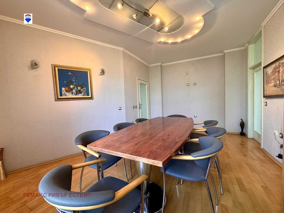 Дава се под наем Офис в Русе, Широк център - 110 кв.м за 561 € - Снимка #2