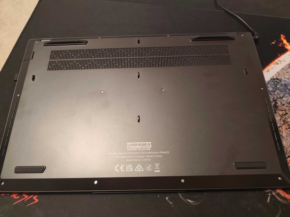 Laptop,cel mai mare ecran,18,5 inch-47 cm