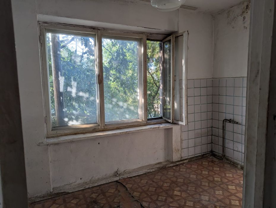 Продается четырех комнатная квартира