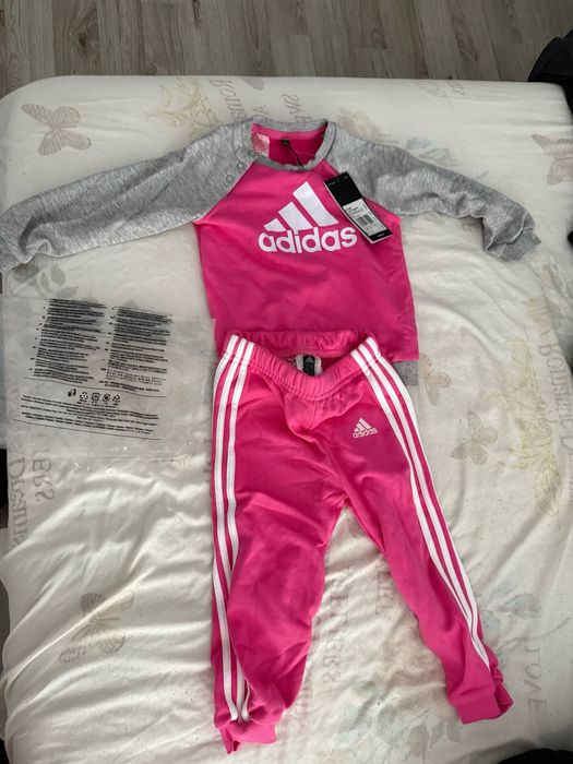 Чисто нов комплект на Адидас в размер 12-18м , 18-24 и 2г-3г.