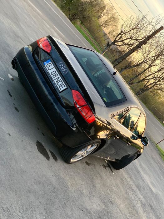 Audi a 4 B 8 TFSI 180 CP berlina , culoare negru .