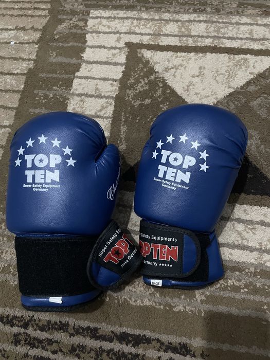 Продаю шлем и перчатки для бокса