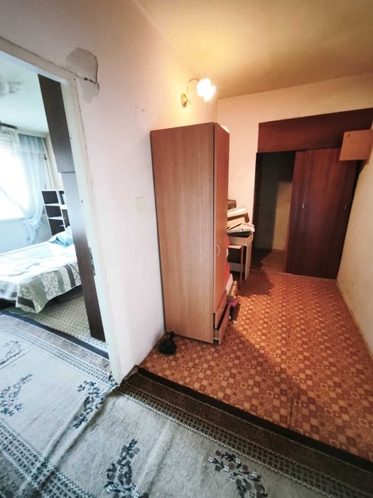 Продавам тристаен апартамент в гр. Перник кв. Изток - снимка 4