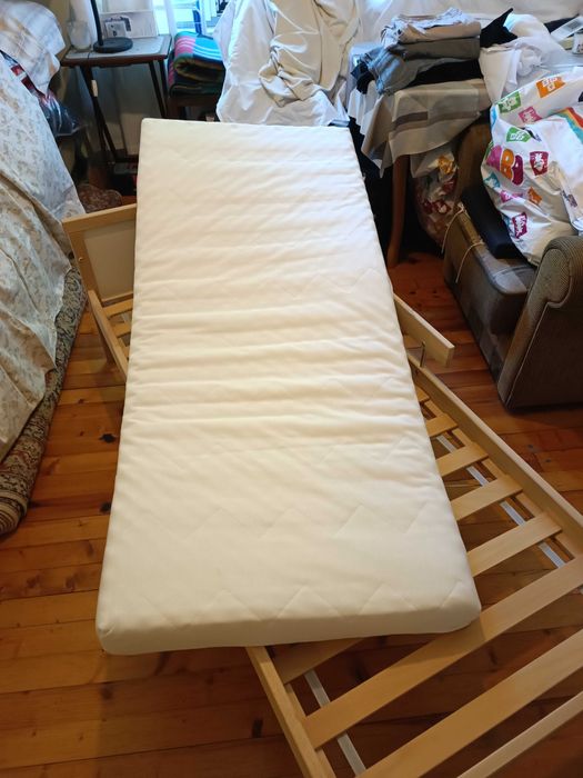 Чисто ново детско легло с матрак - размери: 164/77 см.