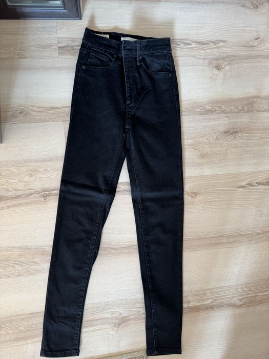 Дамски дънки Levi’s нови!!!