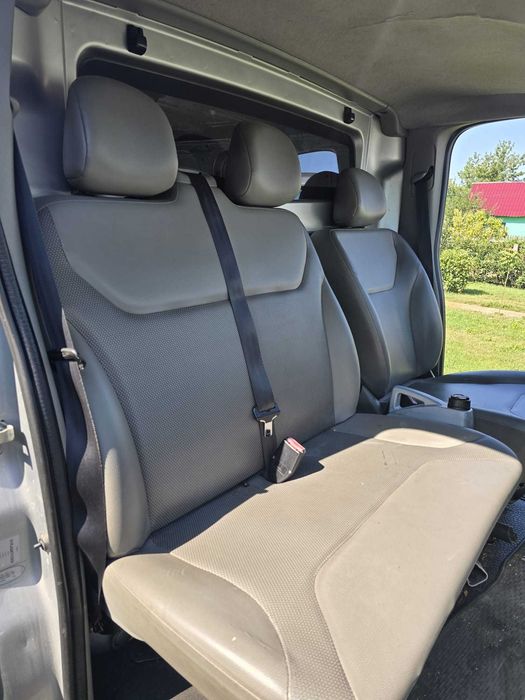 Vând Renault Trafic