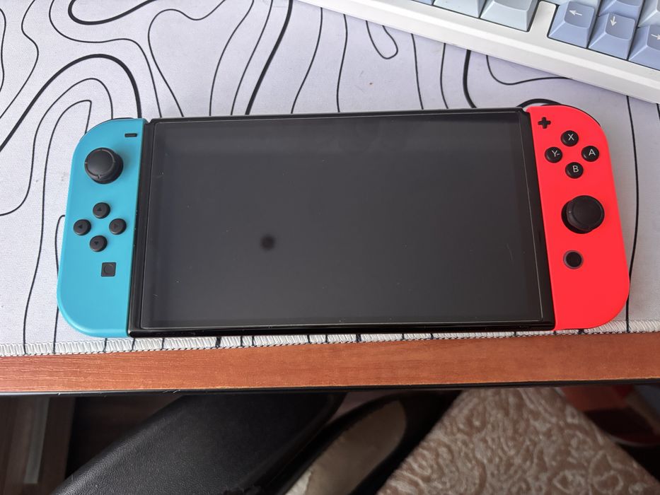 Nintendo Switch OLED + 3 картриджа