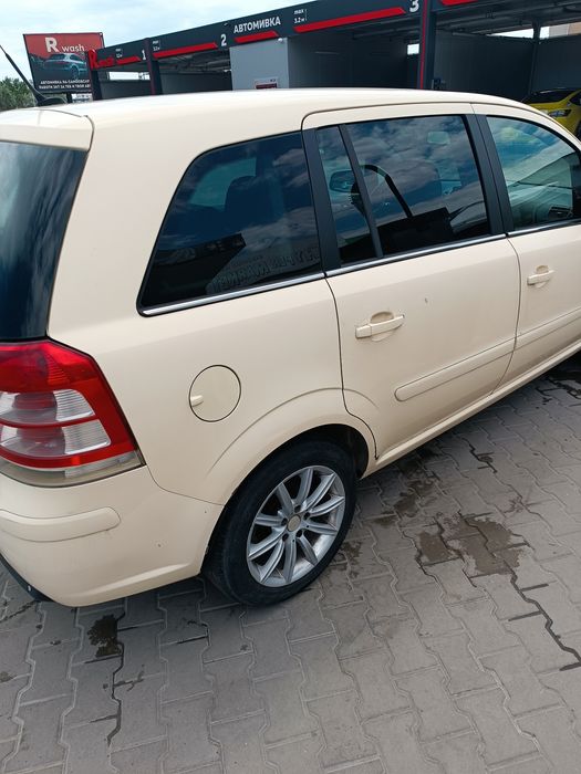 Продавам OPEL Zafira